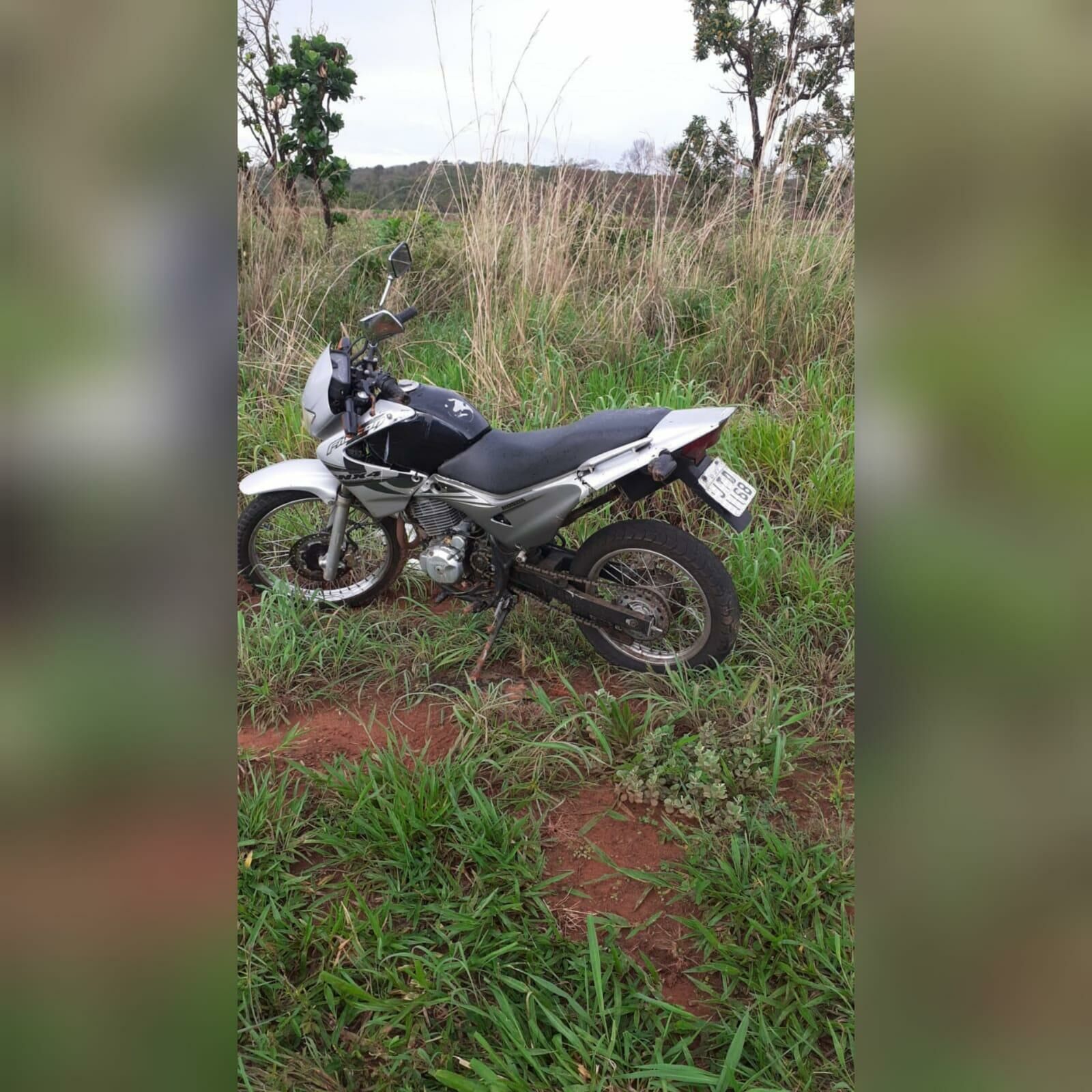 Imagem de compartilhamento para o artigo Polícia encontra motocicleta Honda/NX4 Falcon abandonada em Costa Rica da MS Todo dia